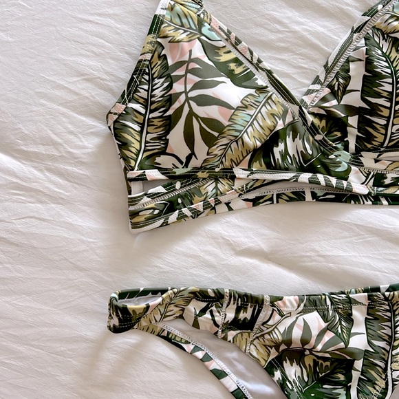 Cabana del Sol Wrap Bikini Set - Green Leaf Pattern - Picture 1 of 10